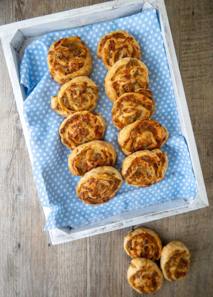 GIRELLE CON SALSICCIA E STRACCHINO GIRELLE CON SALSICCIA E STRACCHINO