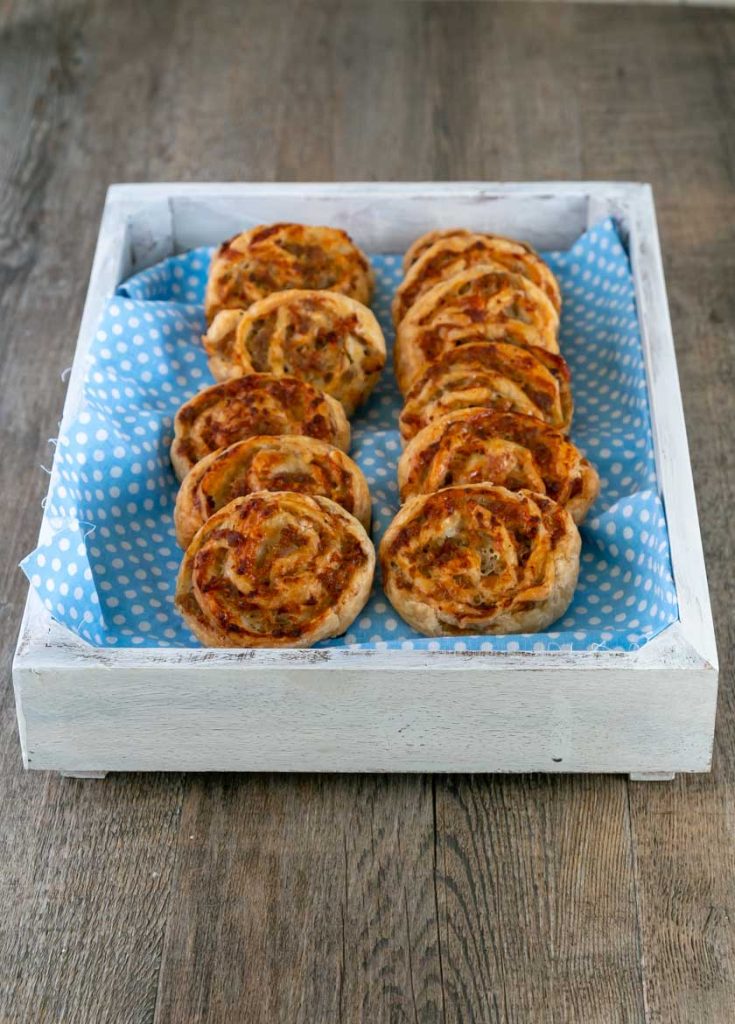 GIRELLE CON SALSICCIA E STRACCHINO GIRELLE CON SALSICCIA E STRACCHINO