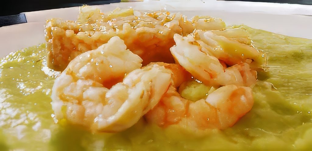 GAMBERI A VAPORE CON CREMA DI ZUCCHINE E RISO AL CARAPACE