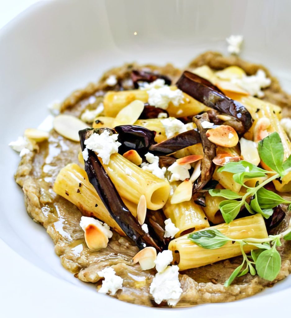 RIGATONI DI KAMUT CON PESTO DI MELANZANE, PRIMO SALE DI BUFALA AL PROFUMO DI MAGGIORANA