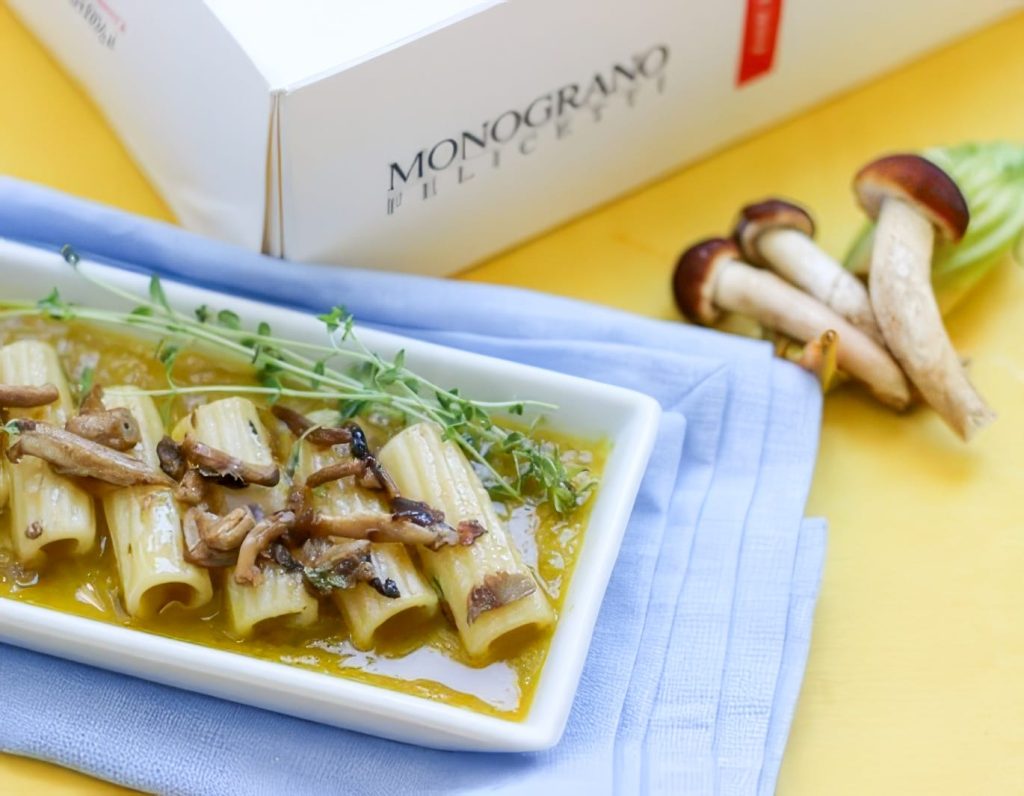 RIGATONI DI KAMUT CON FUNGHI CHIODINI E CREMA DI FIORI DI ZUCCA