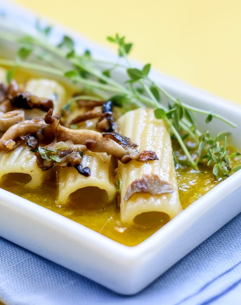 RIGATONI DI KAMUT CON FUNGHI CHIODINI E CREMA DI FIORI DI ZUCCA