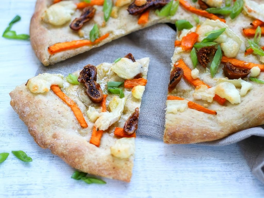 PIZZA INTEGRALE CON ZUCCA,FICHI SECCHI E FORMAGGIO DI CAPRA