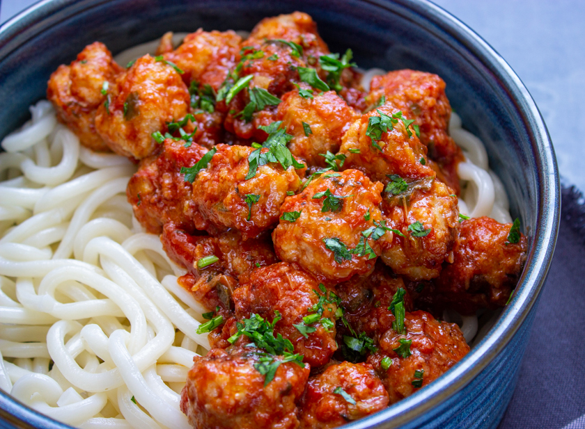 UDON CON POLPETTE DI POLLO UDON CON POLPETTE DI POLLO