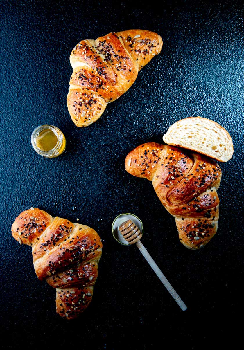 CROISSANT AI CEREALI SFOGLIATI DI IGINIO MASSARI CROISSANT AI CEREALI SFOGLIATI DI IGINIO MASSARI