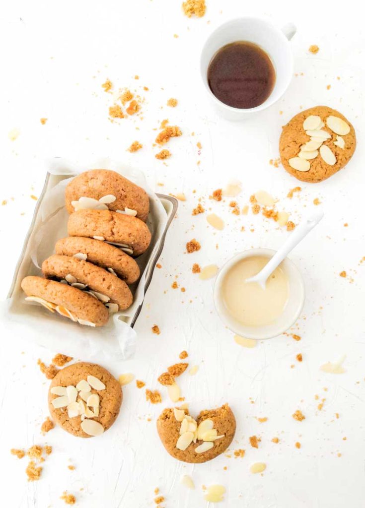 BISCOTTI CON BURRO DI MANDORLE