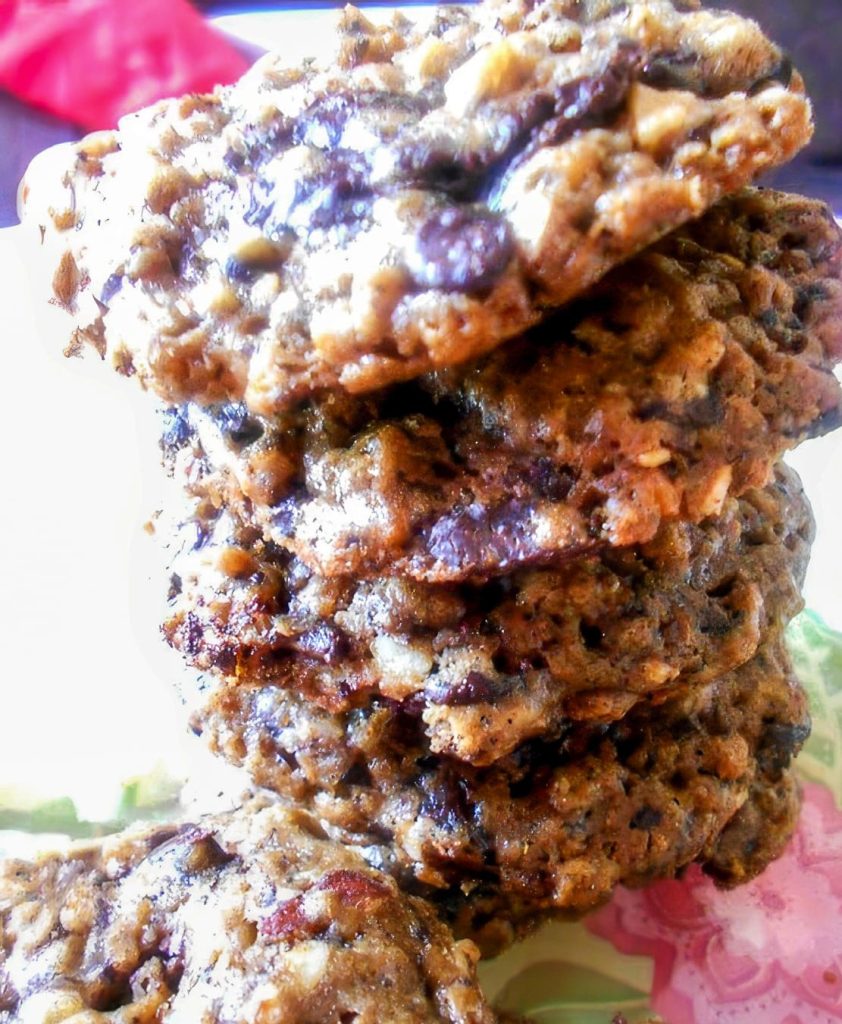 COOKIES CON NOCCIOLE,CIOCCOLATO E RISO SOFFIATO
